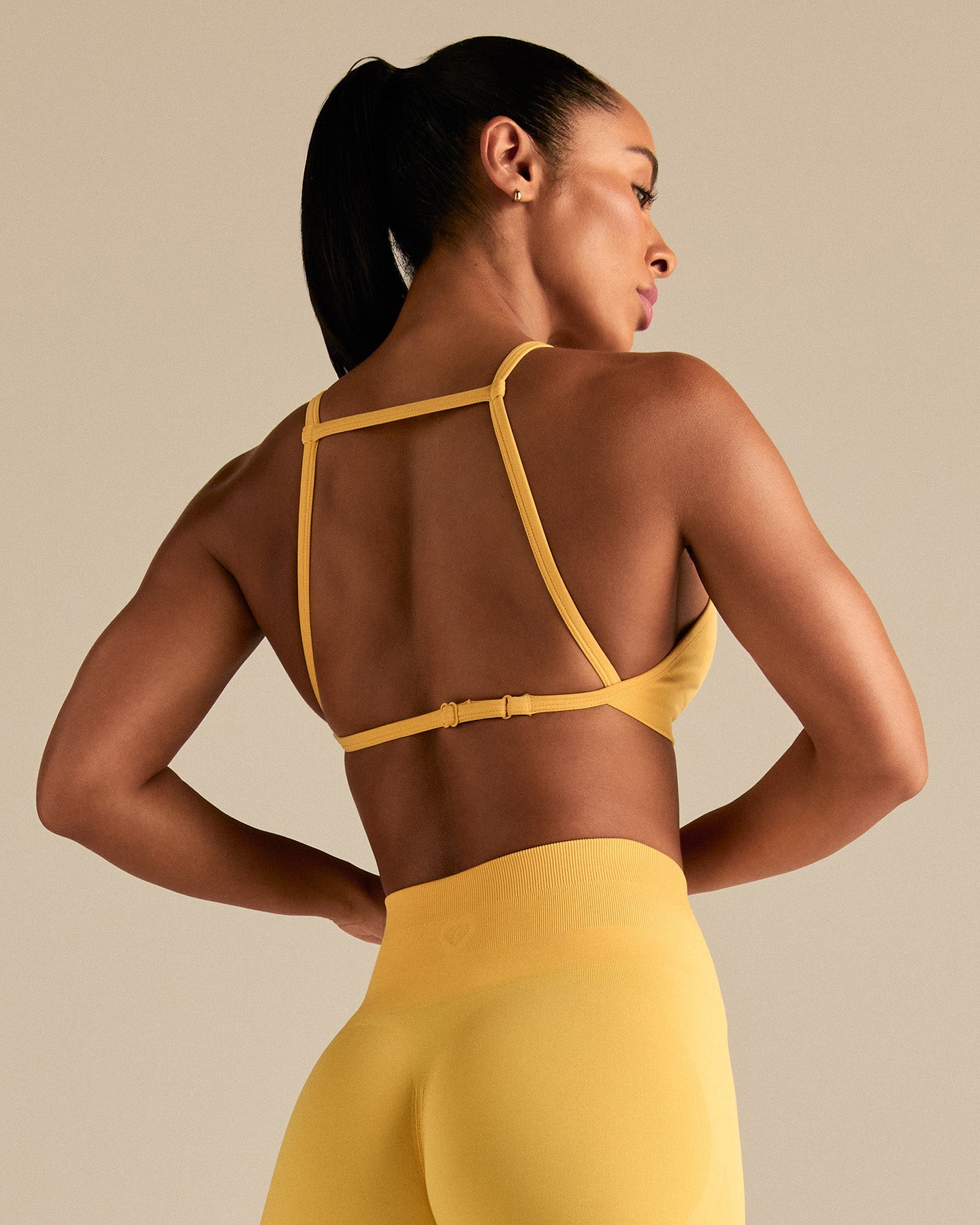 Define 2.0 Seamless High Neck Backless Bra | Mango