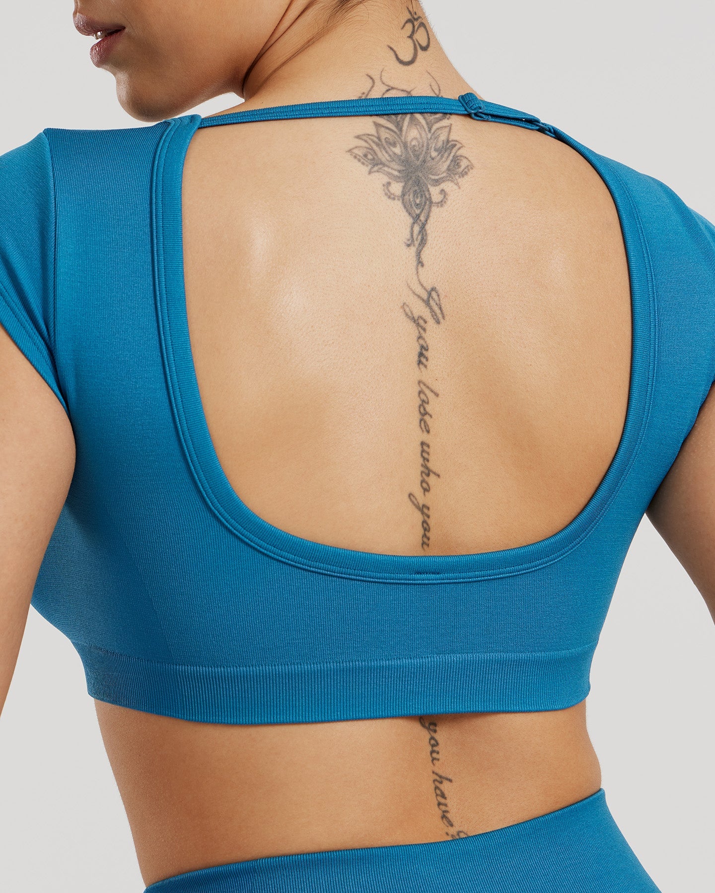 Motion Seamless Open Back Short Sleeve Crop Top | Peacock Blue