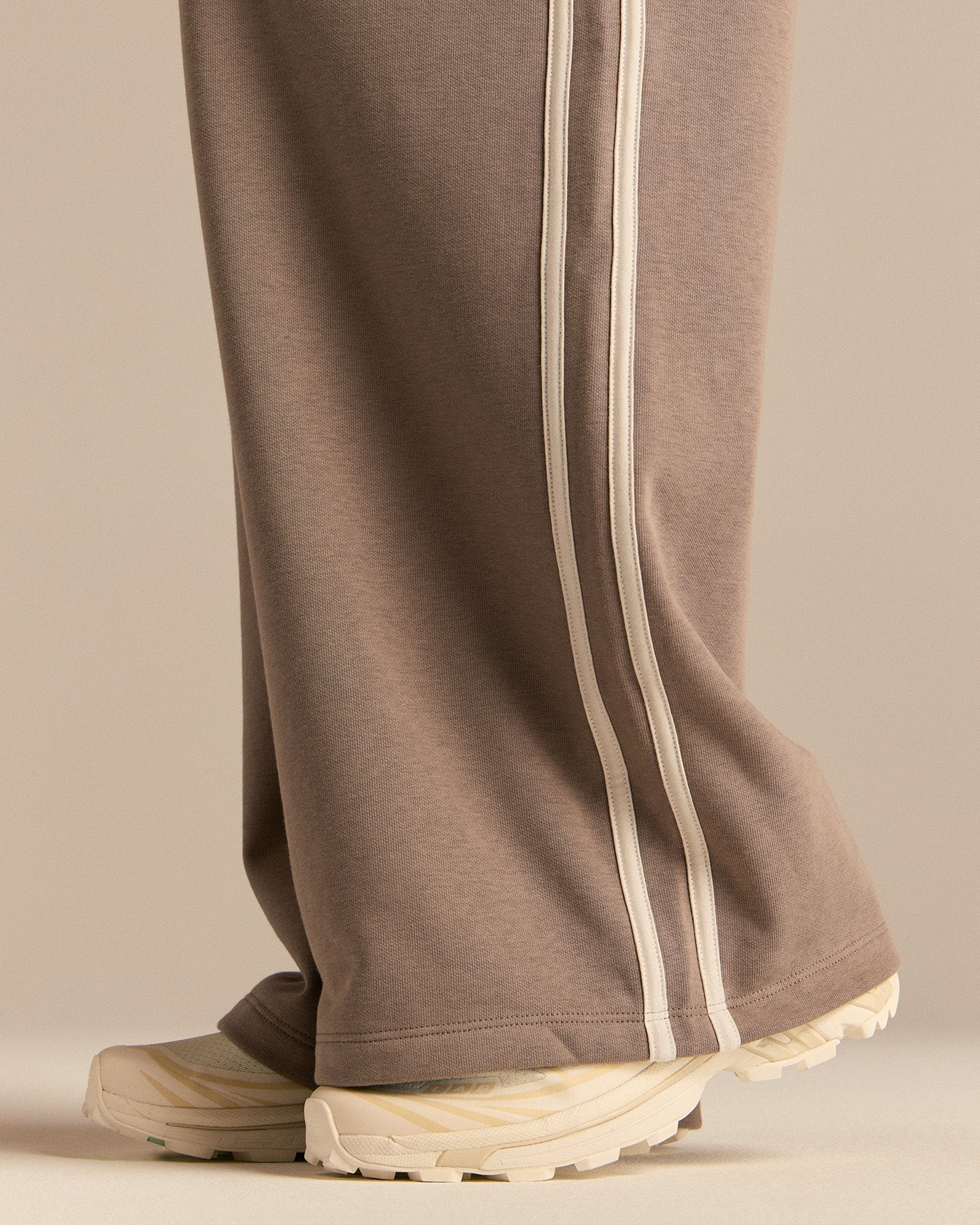 Comfort Lightweight Contrast Joggers | Taupe Grey