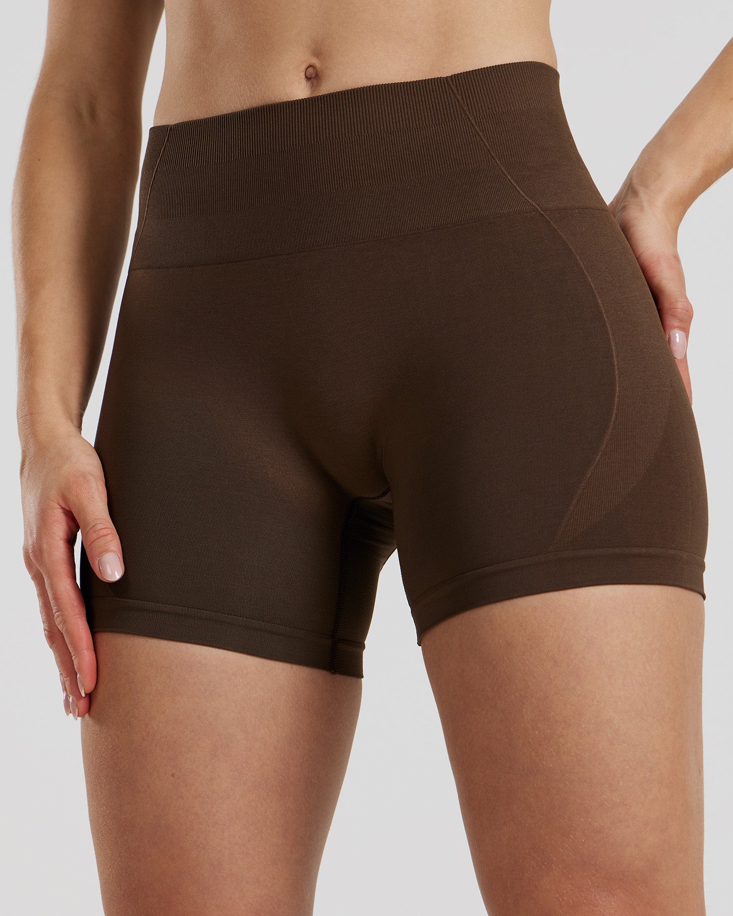 Define 2.0 Seamless Scrunch 4" Shorts | Cocoa
