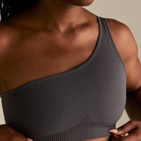 Power Seamless One Shoulder Bra | Graphite
