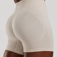 Define 2.0 Seamless Scrunch 4" Shorts | Stone