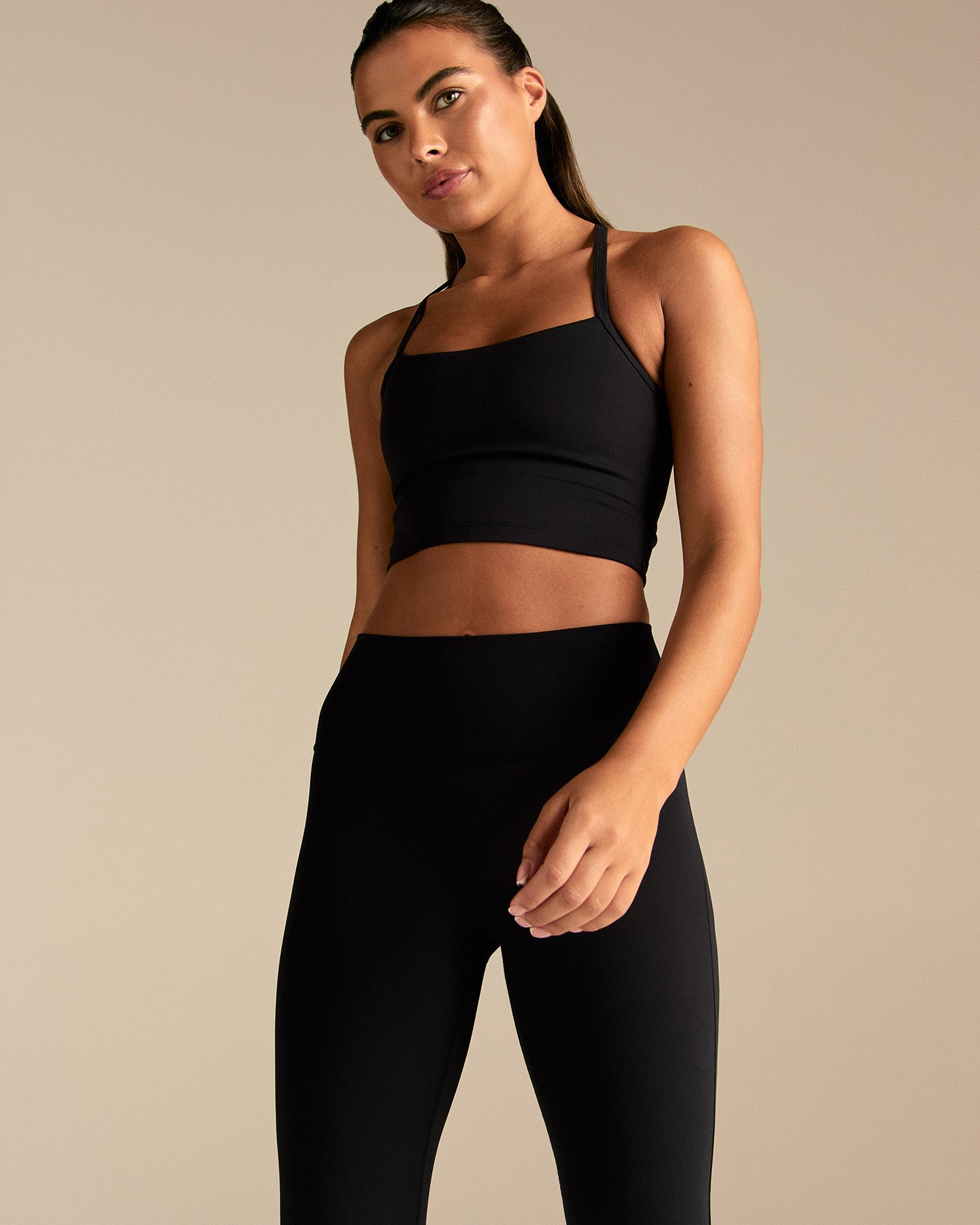 Essential Built-In Bra Crop Tank Top | Black