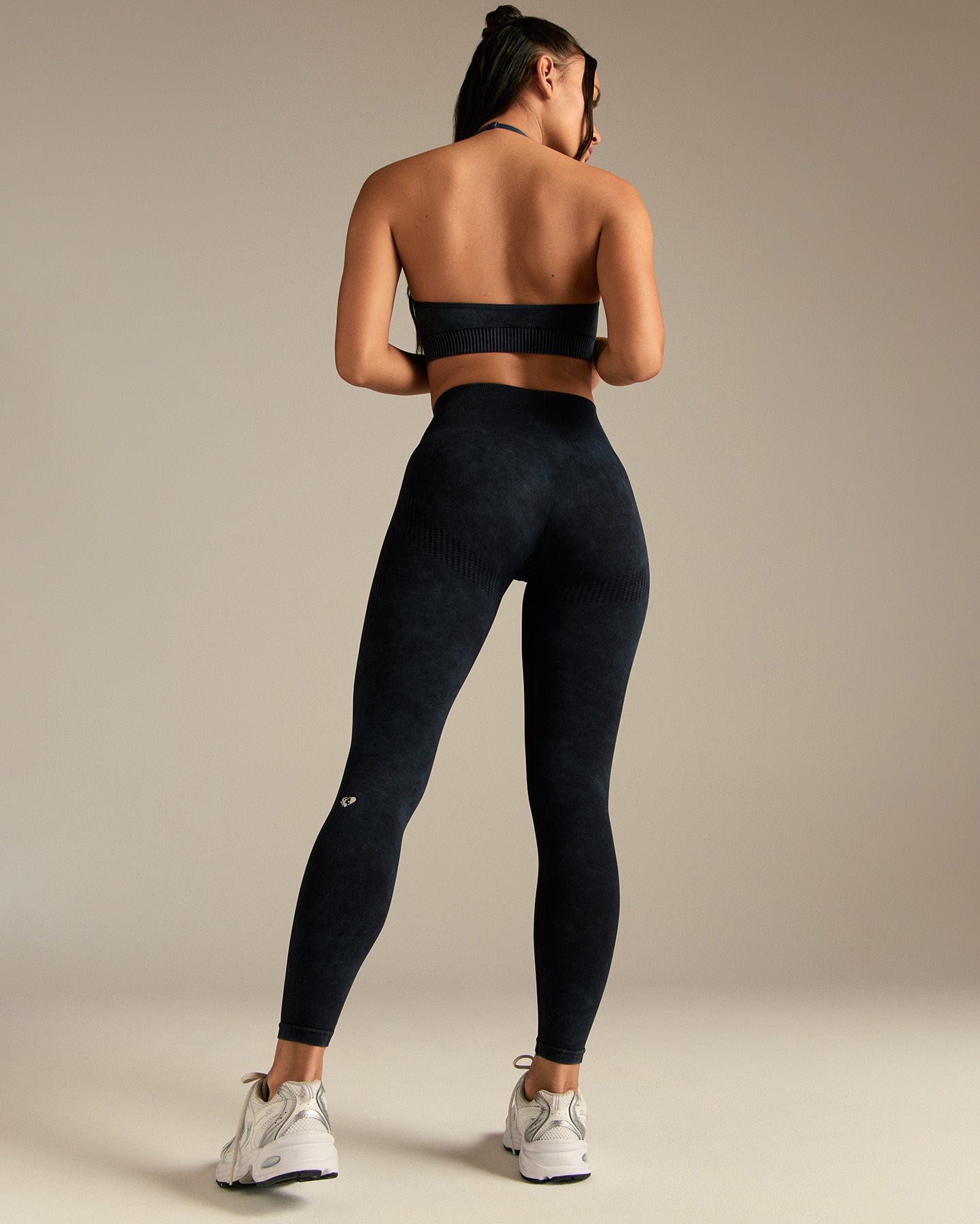 Power Seamless Halter Neck Bra | Washed Black