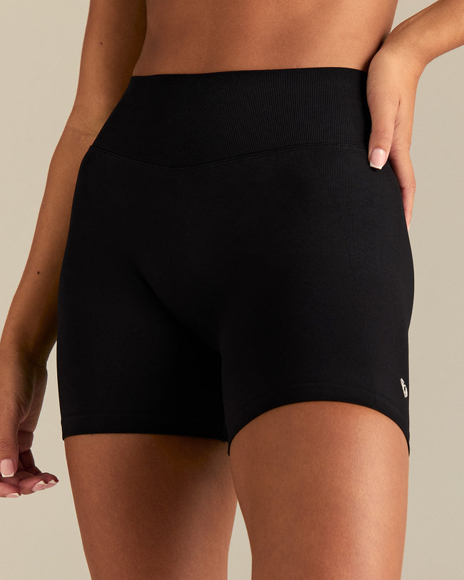 Emphasize 5" Shorts | Black