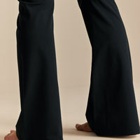 FormFlex High Waist Flared Pants | Black (2/6)