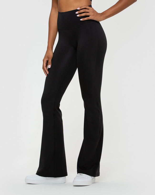 Essential Flared Leggings Black