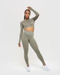 Power Seamless Long Sleeve Crop Top | Dark Taupe